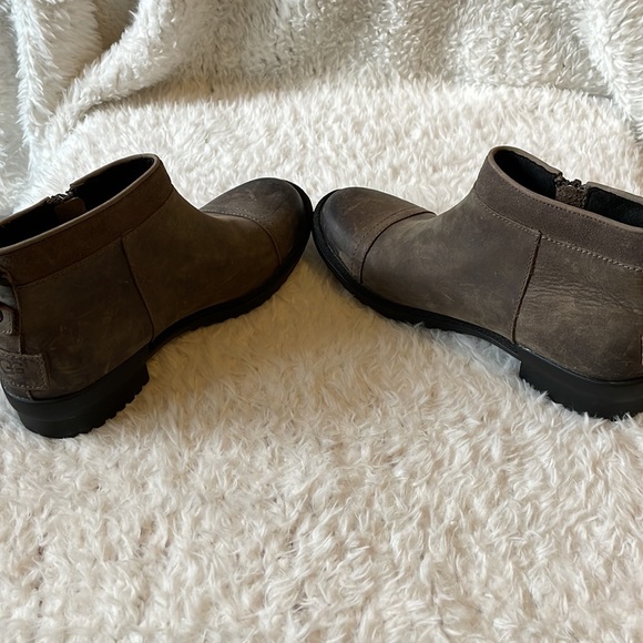 NWOT UGG Attell boot in Mole color. 5.5 - Picture 9 of 12